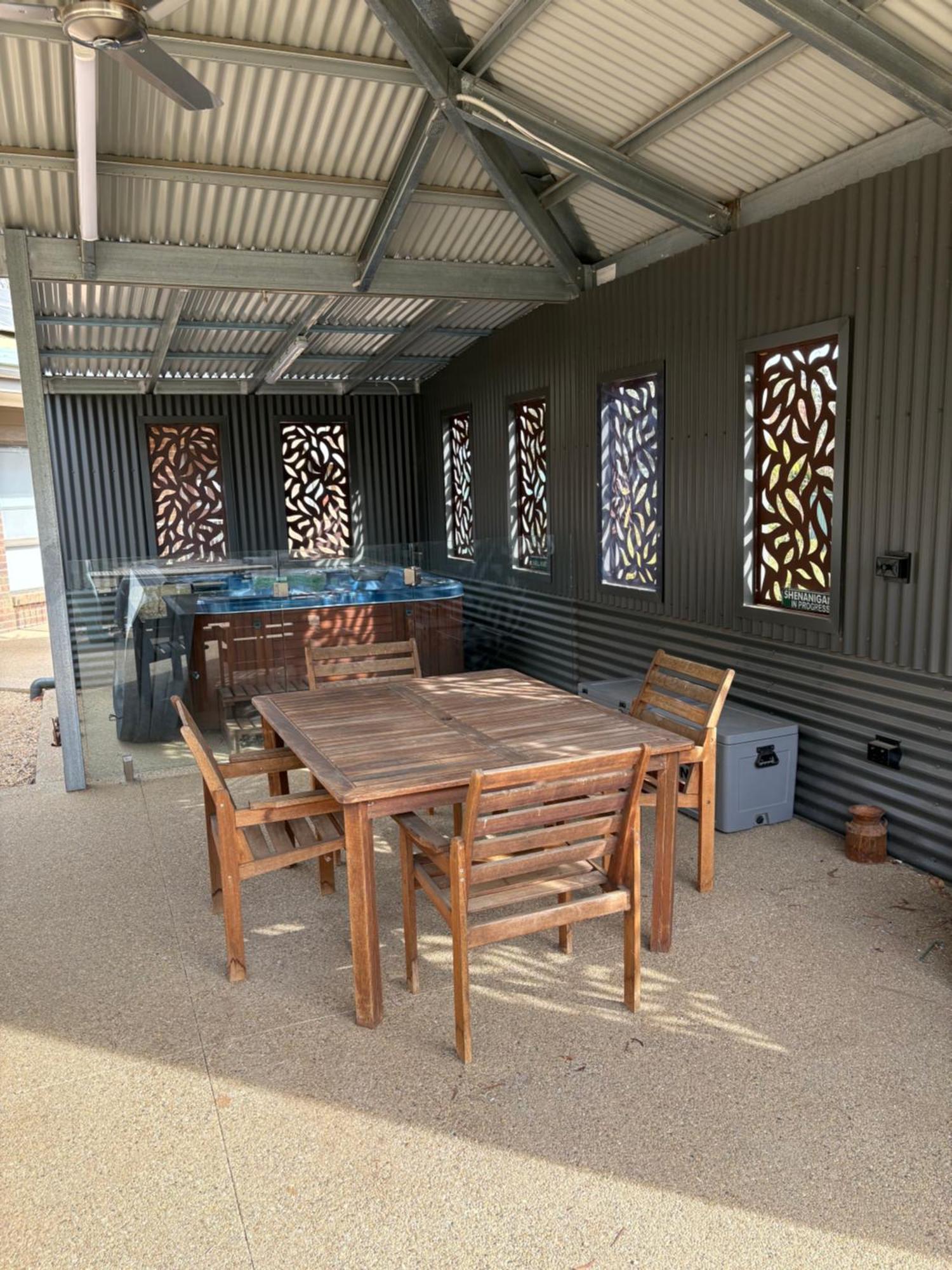 Semi-Private Half House With Games Room & Jacuzzi In Maiden Gully, Μπέντιγκο Εξωτερικό φωτογραφία